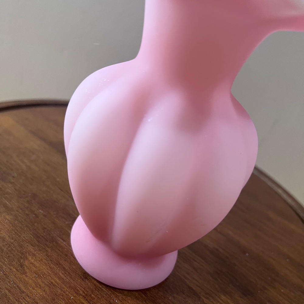 Vtg Fenton Pink Satin Glass Melon Ribbed Ruffled Rim Bud Vase 6 Inch - Picture 7 of 8